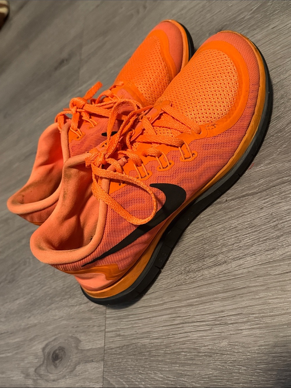 Nike Men's Bright Orange Free Run Shoes with Black Swoosh Size 8 Mens